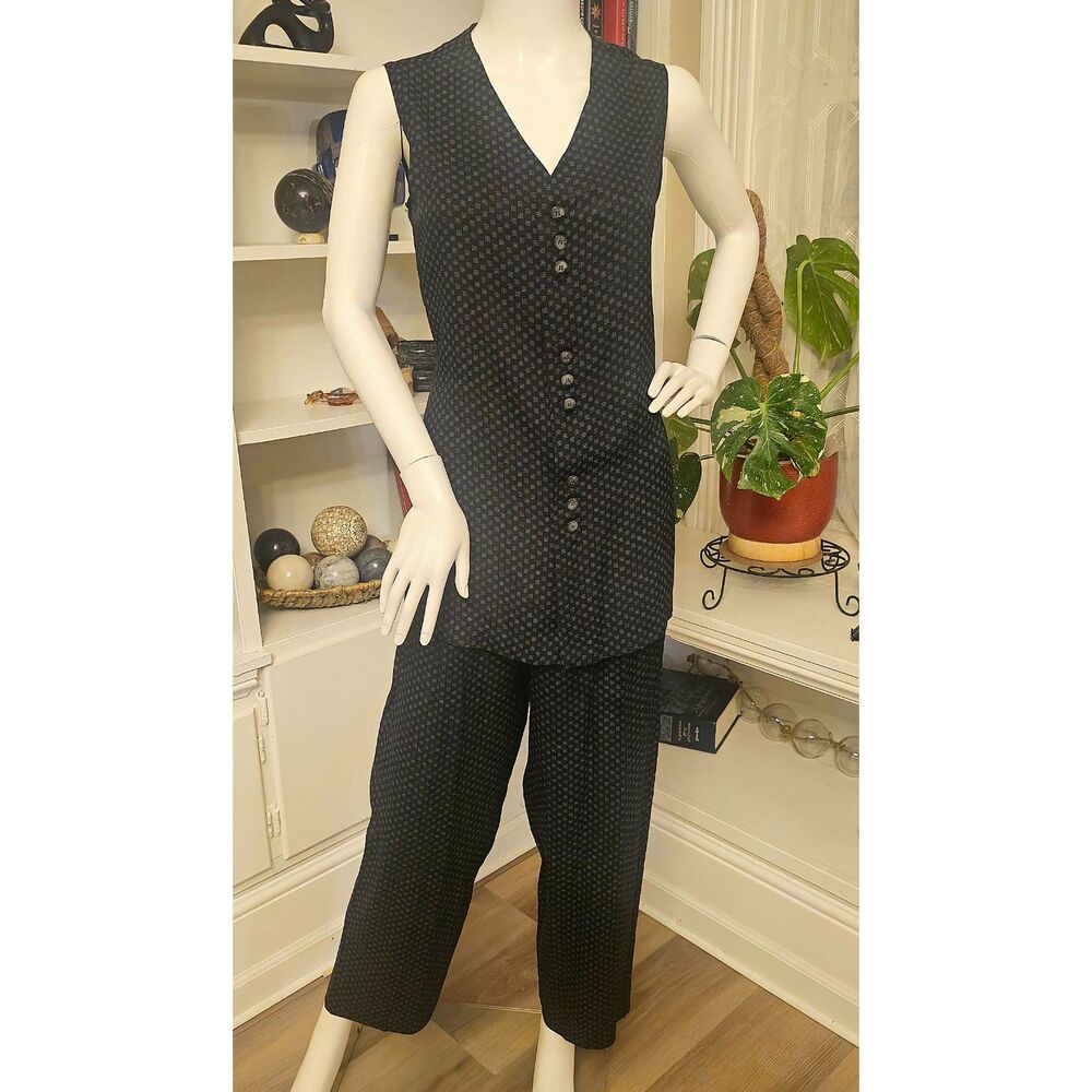 Chic Vintage late 80s-Early 90s "In Moda" two-piece Pantsuit